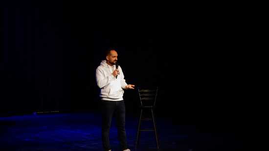 [FOTO] Michał Leja wystąpił ze swoim stand-upem na deskach świdnickiego teatru