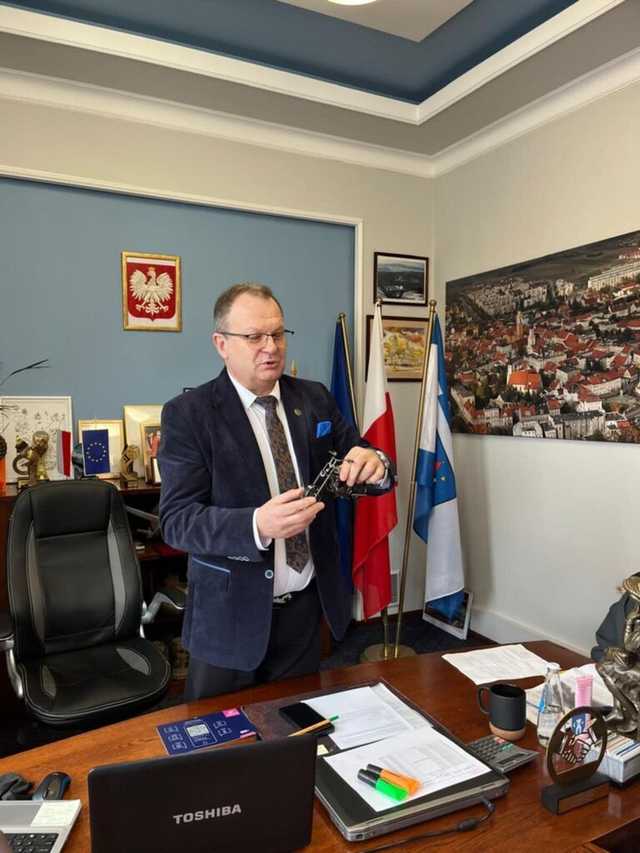 [FOTO] Mali Odkrywcy z wizytą u burmistrza Świebodzic