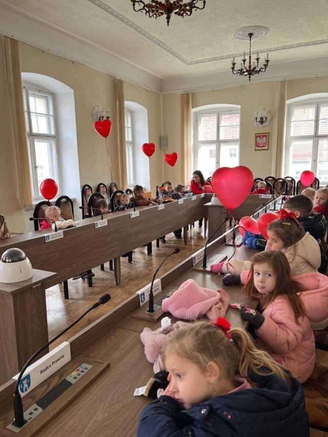 [FOTO] Mali Odkrywcy z wizytą u burmistrza Świebodzic