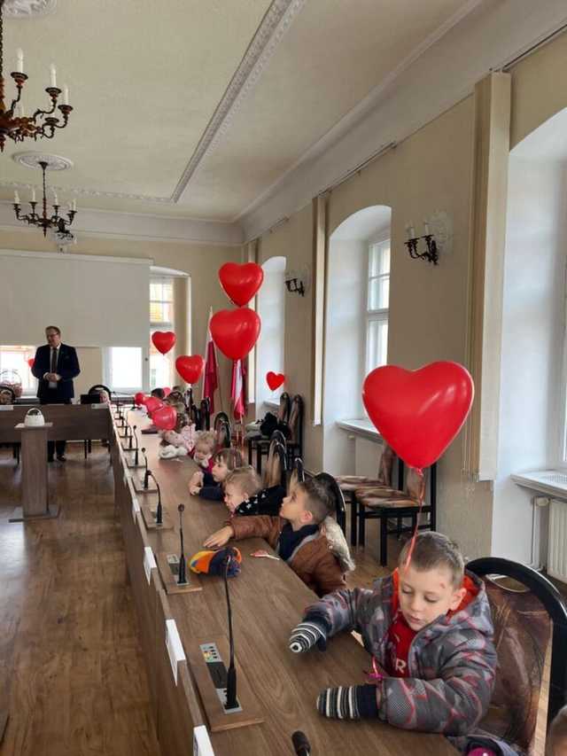 [FOTO] Mali Odkrywcy z wizytą u burmistrza Świebodzic