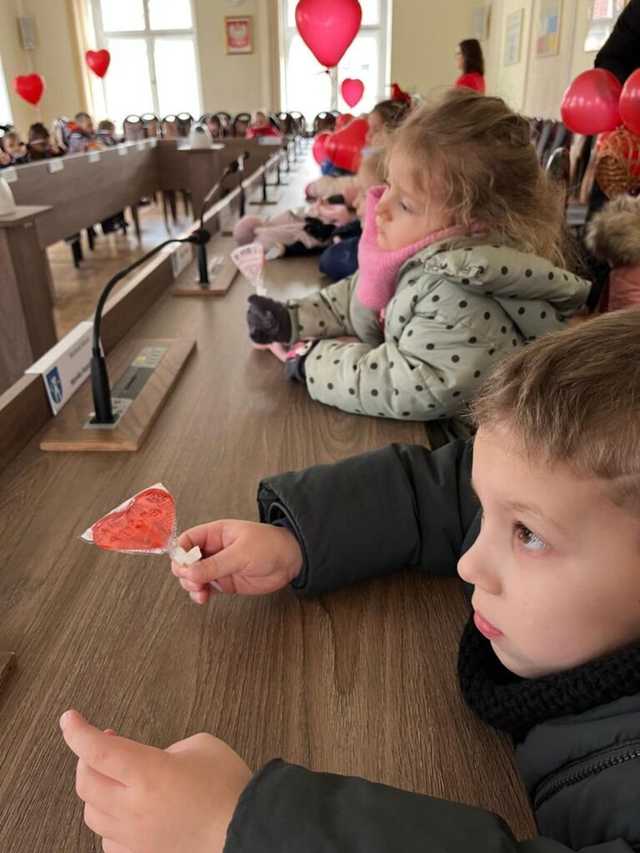 [FOTO] Mali Odkrywcy z wizytą u burmistrza Świebodzic