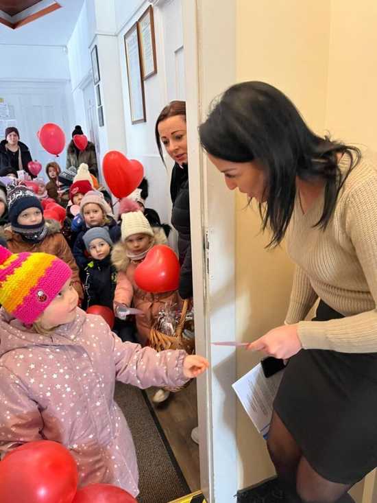 [FOTO] Mali Odkrywcy z wizytą u burmistrza Świebodzic