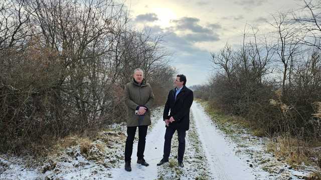 [FOTO] Zbyt dużo ciężarówek, potrzeba budowy obwodnicy. Trwają rozmowy burmistrza z mieszkańcami 
