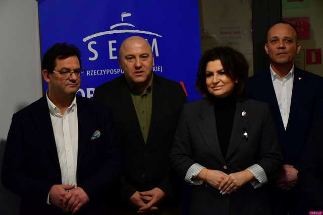 [FOTO] Samorządy Naprzód! Parlamentarzyści i samorządowcy wspierają kandydaturę Rafała Trzaskowskiego