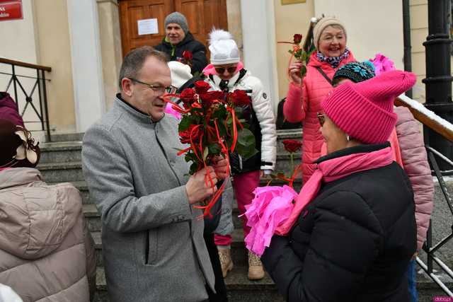 [WIDEO/FOTO] Wspólnie wystąpiły przeciwko przemocy. Akcja One Billion Rising w Świebodzicach