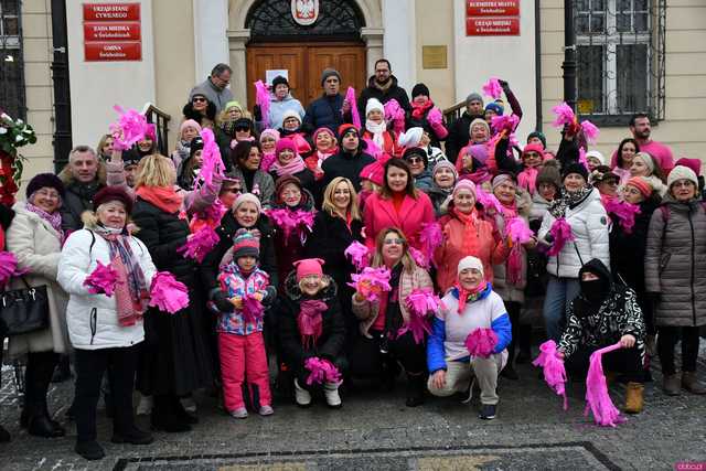 [WIDEO/FOTO] Wspólnie wystąpiły przeciwko przemocy. Akcja One Billion Rising w Świebodzicach