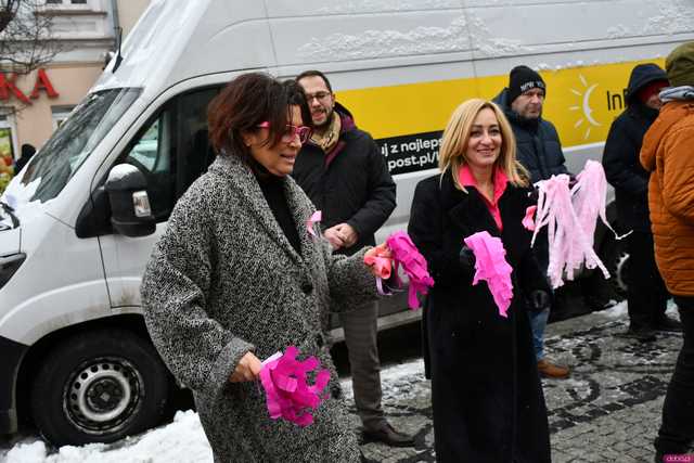 [WIDEO/FOTO] Wspólnie wystąpiły przeciwko przemocy. Akcja One Billion Rising w Świebodzicach