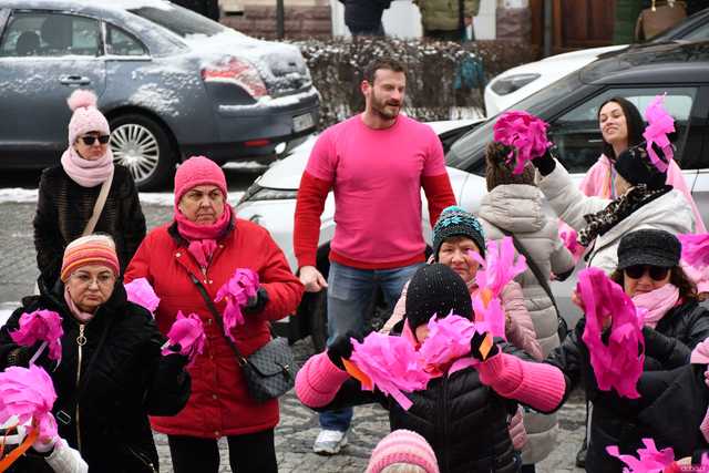 [WIDEO/FOTO] Wspólnie wystąpiły przeciwko przemocy. Akcja One Billion Rising w Świebodzicach