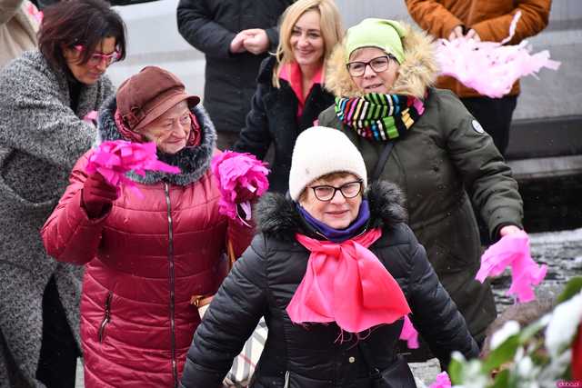 [WIDEO/FOTO] Wspólnie wystąpiły przeciwko przemocy. Akcja One Billion Rising w Świebodzicach