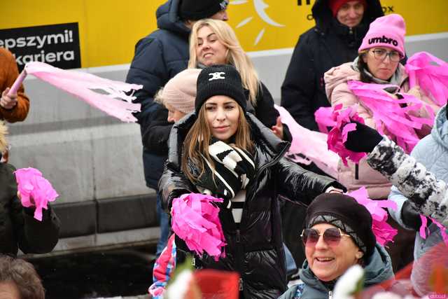 [WIDEO/FOTO] Wspólnie wystąpiły przeciwko przemocy. Akcja One Billion Rising w Świebodzicach