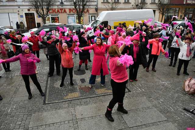 [WIDEO/FOTO] Wspólnie wystąpiły przeciwko przemocy. Akcja One Billion Rising w Świebodzicach