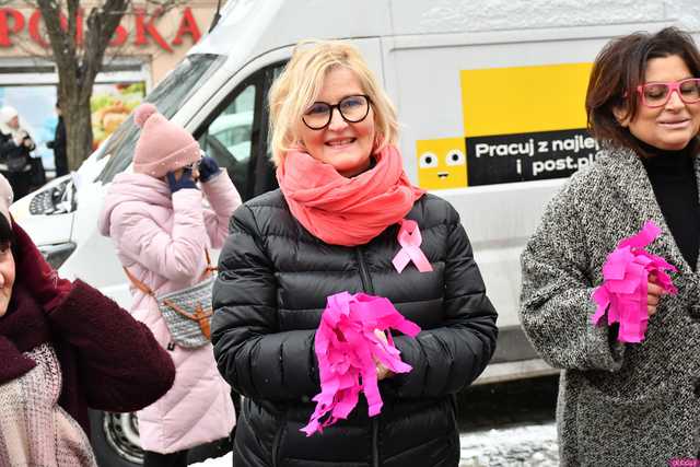[WIDEO/FOTO] Wspólnie wystąpiły przeciwko przemocy. Akcja One Billion Rising w Świebodzicach