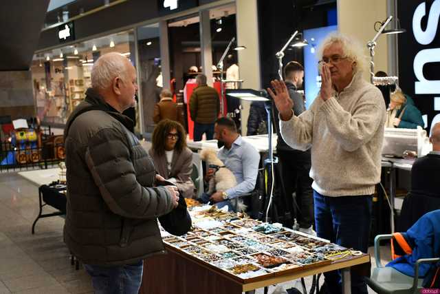 [WIDEO/FOTO] Ależ okazy! Ruszyła XII Giełda Minerałów i Biżuterii w Galerii Świdnickiej