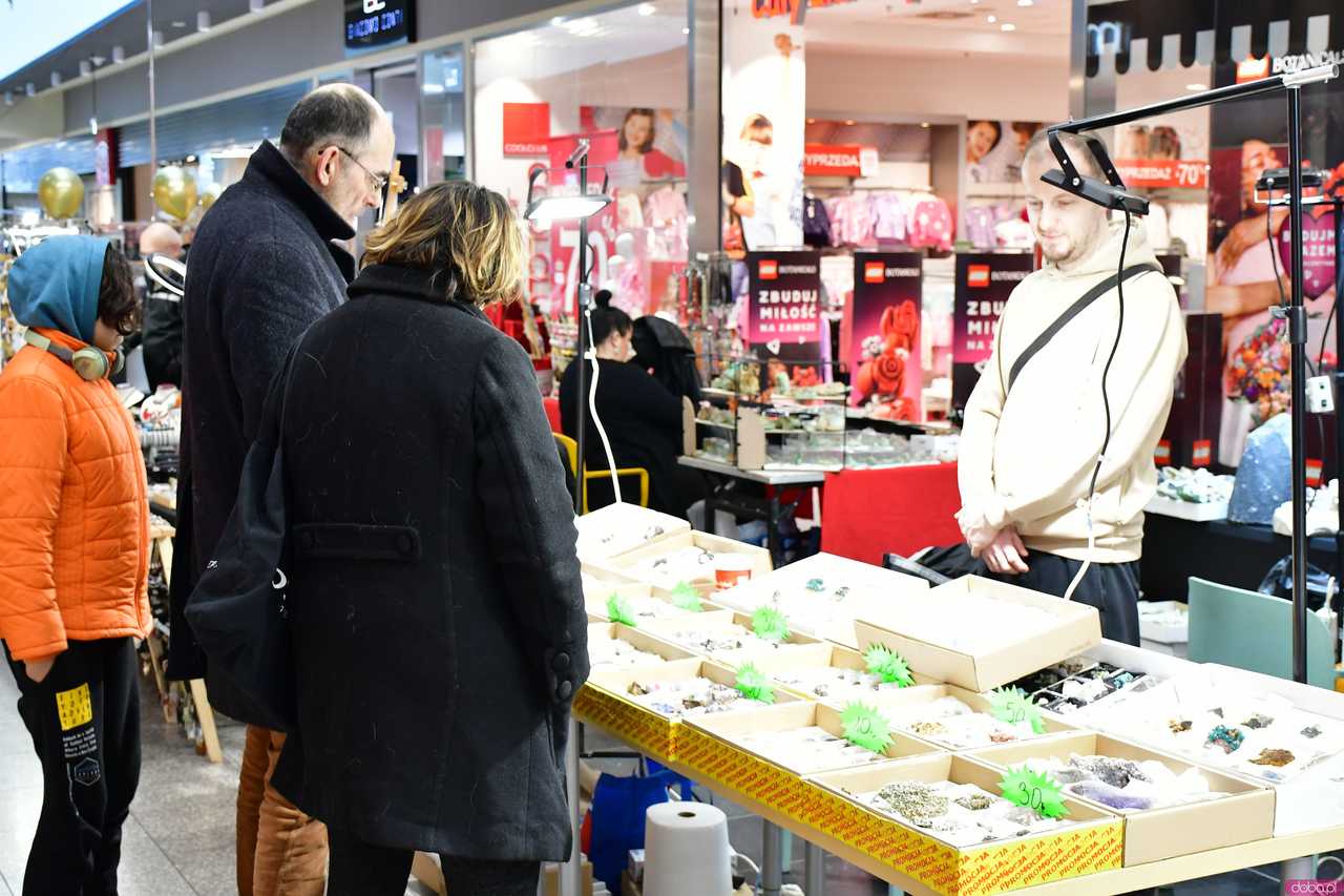 [WIDEO/FOTO] Ależ okazy! Ruszyła XII Giełda Minerałów i Biżuterii w Galerii Świdnickiej