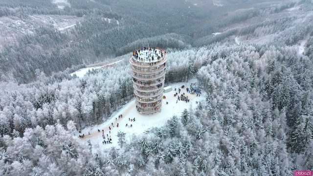 [WIDEO/FOTO] Nowa wieża widokowa oficjalnie otwarta! Rozpościera się z niej okazały widok na okolicę