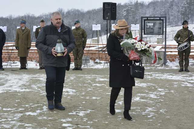 [FOTO] Minęło 80 lat od likwidacji obozu koncentracyjnego Gross-Rosen. Na terenie muzeum upamiętniono jubileusz