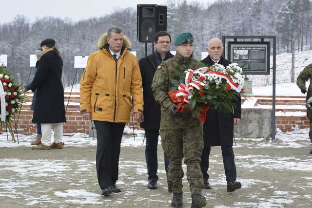 [FOTO] Minęło 80 lat od likwidacji obozu koncentracyjnego Gross-Rosen. Na terenie muzeum upamiętniono jubileusz