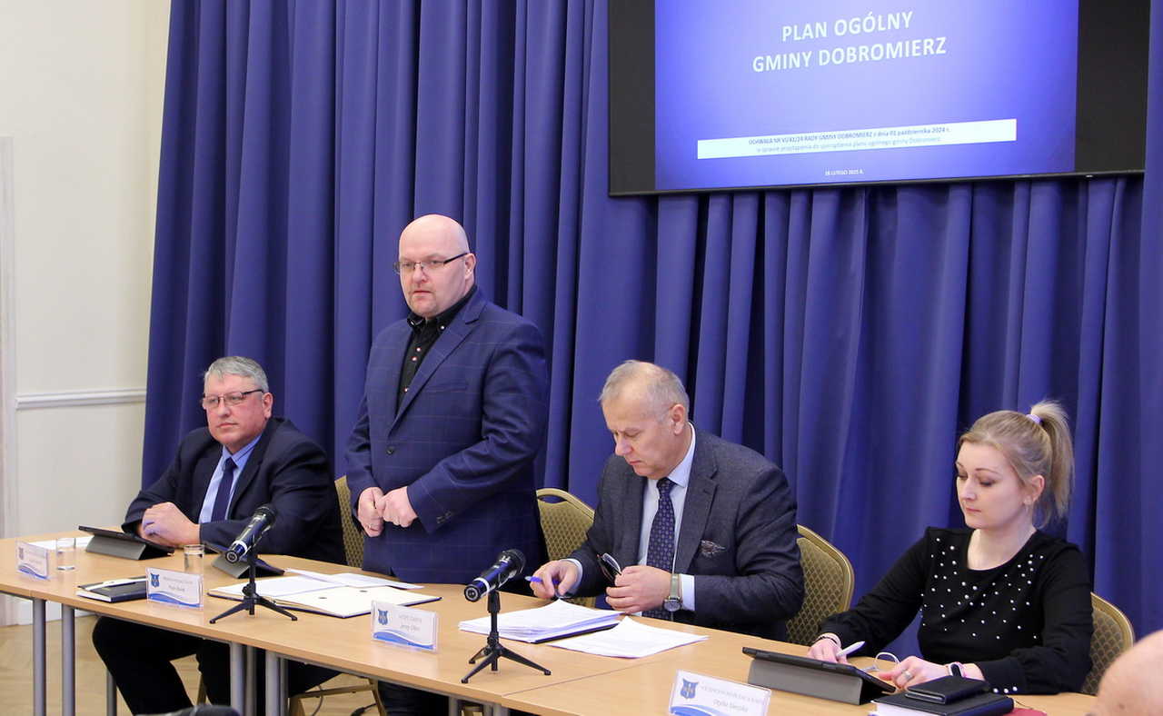 [FOTO] Za nami kolejna Sesja Rady Gminy Dobromierz. Nad czym obradowano?