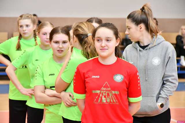 [WIDEO/FOTO] Młodzi piłkarze rywalizowali w Witoszowie Dolnym na Festiwalu Halowej Piłki Nożnej