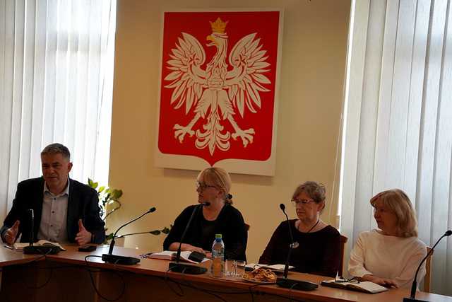 [FOTO] Policjanci podsumowali działania w minionym roku. Przedstawiono statystyki i omówiono dalszą współpracę