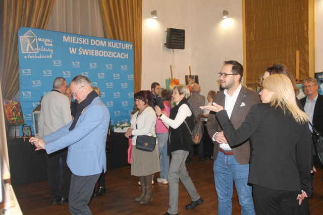 [FOTO] Twórcze Spojrzenie sekcji plastycznej dla dorosłych w Świebodzicach