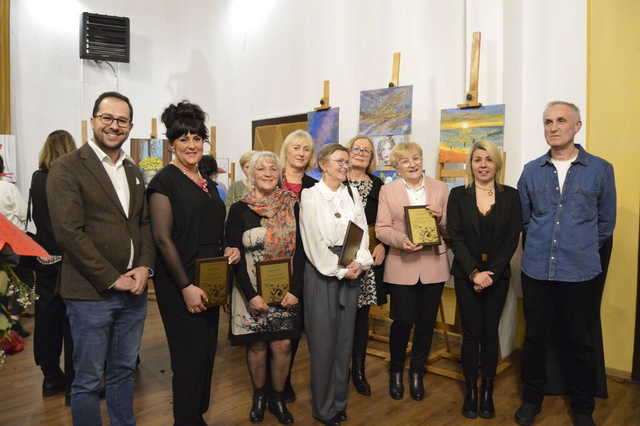 [FOTO] Twórcze Spojrzenie sekcji plastycznej dla dorosłych w Świebodzicach
