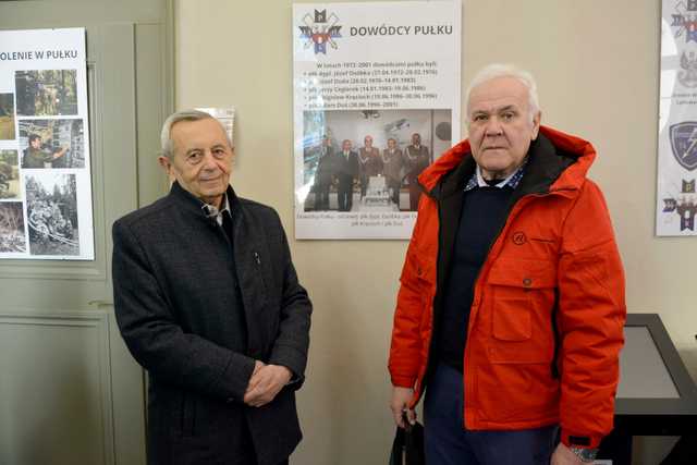 [FOTO] Minęło 30 lat od nadania sztandaru 14. Strzegomskiego Pułkowi Radioliniowo-Kablowemu