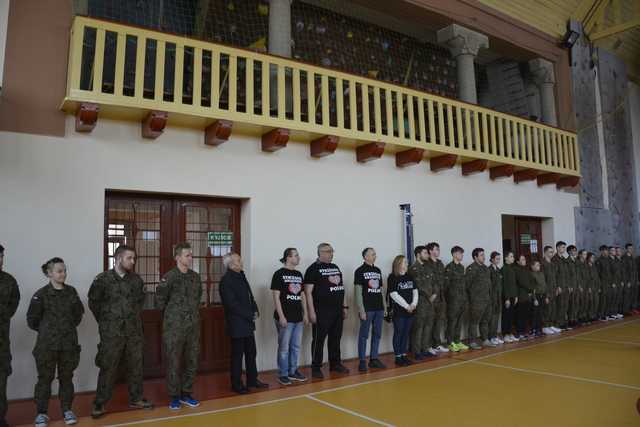 [FOTO] Minęło 30 lat od nadania sztandaru 14. Strzegomskiego Pułkowi Radioliniowo-Kablowemu
