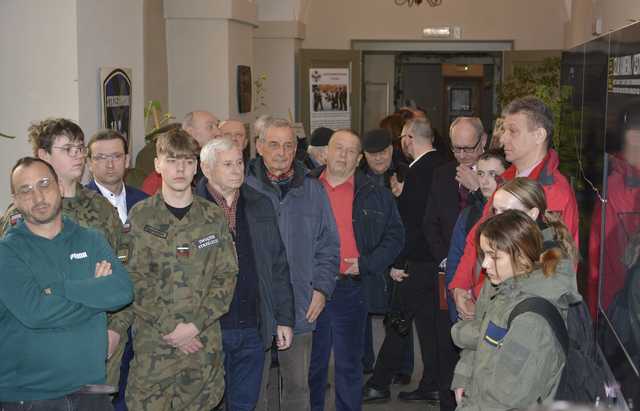 [FOTO] Minęło 30 lat od nadania sztandaru 14. Strzegomskiego Pułkowi Radioliniowo-Kablowemu