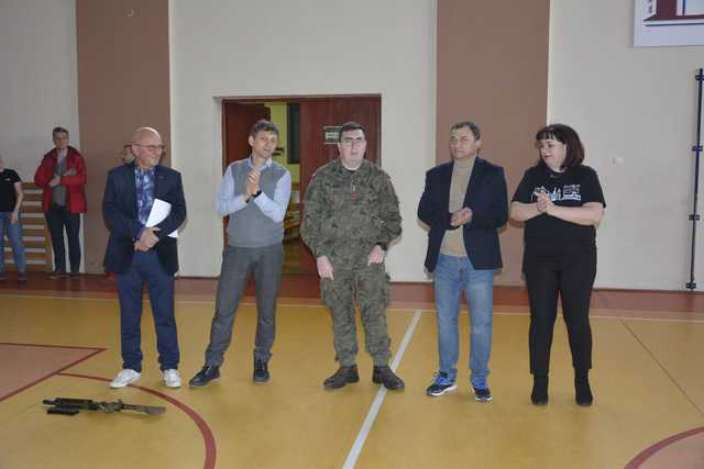 [FOTO] Minęło 30 lat od nadania sztandaru 14. Strzegomskiego Pułkowi Radioliniowo-Kablowemu