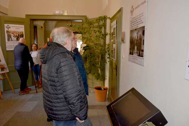 [FOTO] Minęło 30 lat od nadania sztandaru 14. Strzegomskiego Pułkowi Radioliniowo-Kablowemu