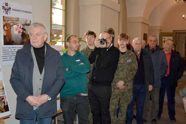 [FOTO] Minęło 30 lat od nadania sztandaru 14. Strzegomskiego Pułkowi Radioliniowo-Kablowemu