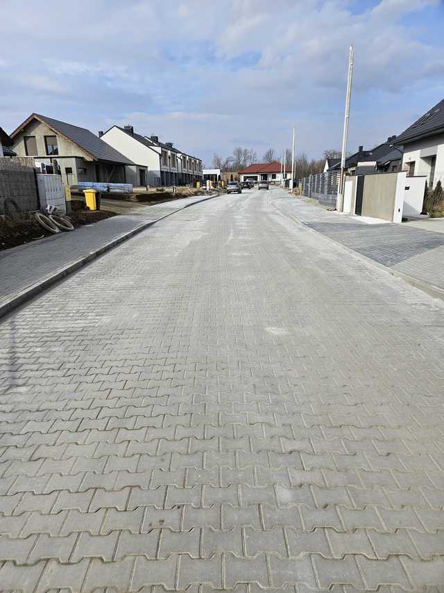 [FOTO/SZCZEGÓŁY] Postępują prace na najmłodszym świdnickim osiedlu. Mają potrwać do listopada 