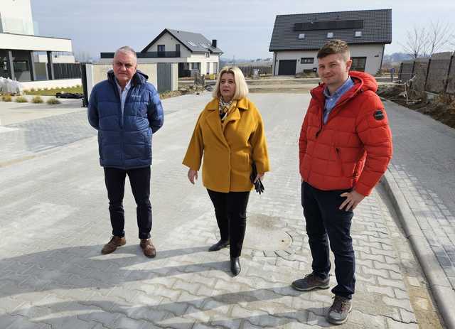 [FOTO/SZCZEGÓŁY] Postępują prace na najmłodszym świdnickim osiedlu. Mają potrwać do listopada 