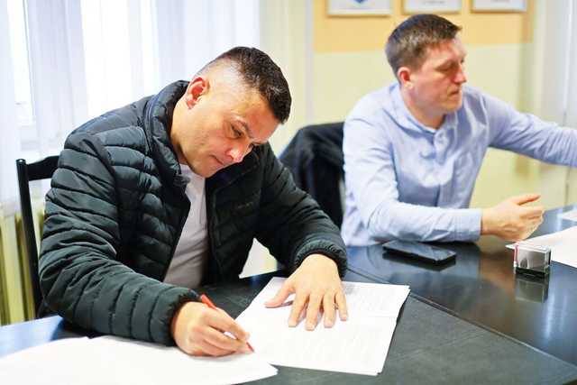 [FOTO] Kluby sportowe z gminy Żarów otrzymały dofinansowania
