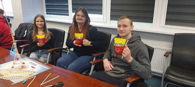 [FOTO] Uczniowie strzegomskiego Zespołu Szkół odwiedzili zakład AMM w Świdnicy