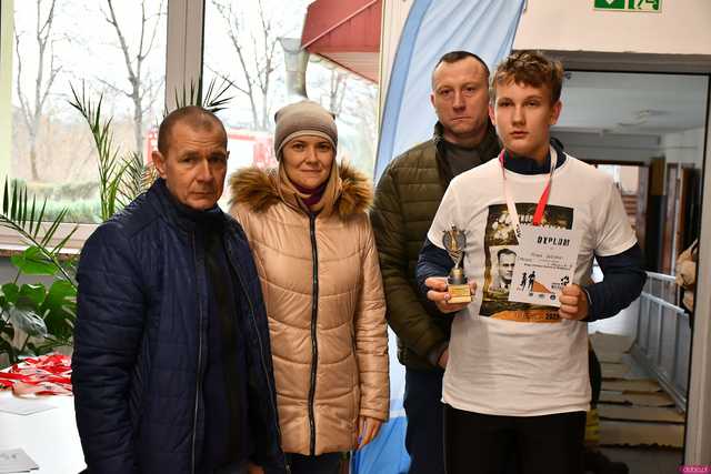 [FOTO] W Roztoce upamiętnili Żołnierzy Wyklętych i pobiegli Tropem Wilczym
