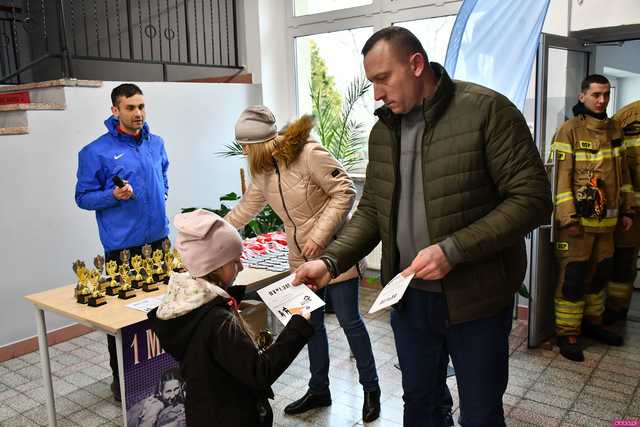 [FOTO] W Roztoce upamiętnili Żołnierzy Wyklętych i pobiegli Tropem Wilczym