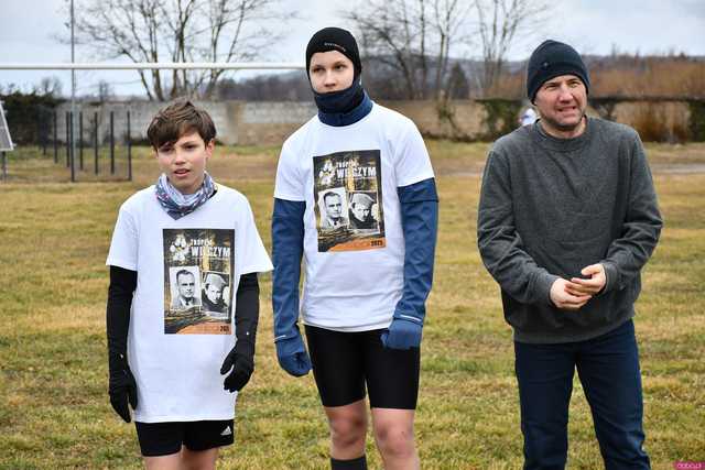 [FOTO] W Roztoce upamiętnili Żołnierzy Wyklętych i pobiegli Tropem Wilczym