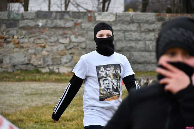 [FOTO] W Roztoce upamiętnili Żołnierzy Wyklętych i pobiegli Tropem Wilczym