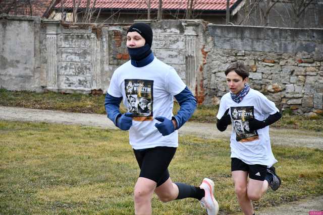 [FOTO] W Roztoce upamiętnili Żołnierzy Wyklętych i pobiegli Tropem Wilczym