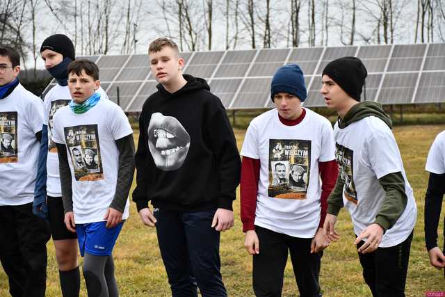 [FOTO] W Roztoce upamiętnili Żołnierzy Wyklętych i pobiegli Tropem Wilczym