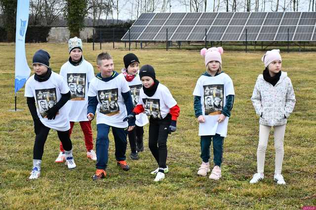 [FOTO] W Roztoce upamiętnili Żołnierzy Wyklętych i pobiegli Tropem Wilczym
