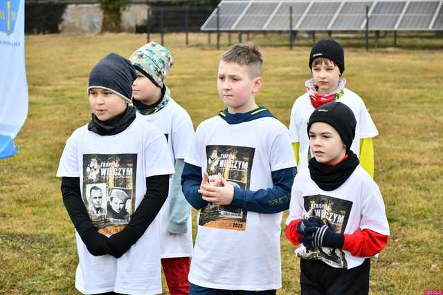 [FOTO] W Roztoce upamiętnili Żołnierzy Wyklętych i pobiegli Tropem Wilczym