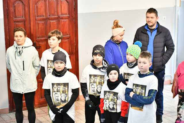 [FOTO] W Roztoce upamiętnili Żołnierzy Wyklętych i pobiegli Tropem Wilczym