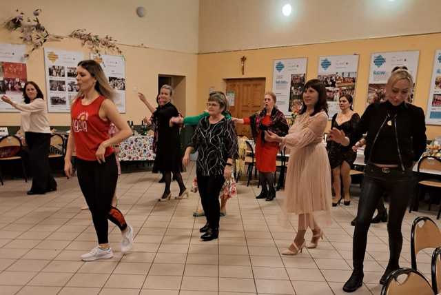 [FOTO] Mieszkanki Kalna świętowały Dzień Kobiet