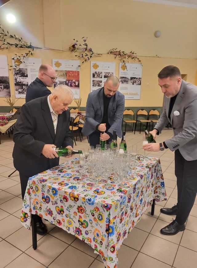 [FOTO] Mieszkanki Kalna świętowały Dzień Kobiet