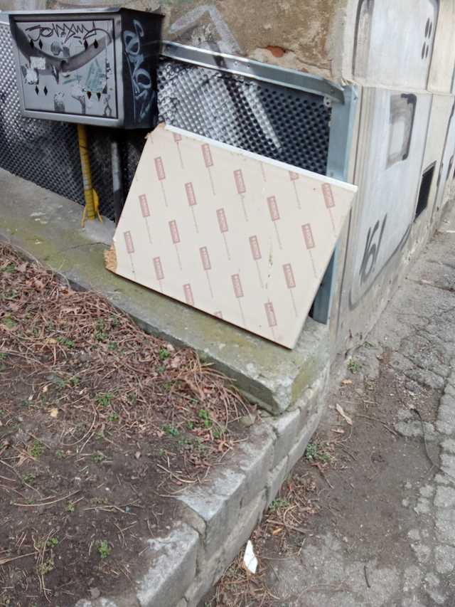 [FOTO] Miasto zaśmiecone po weekendzie. Tego nie zrobili obcy, tylko mieszkańcy Świdnicy.