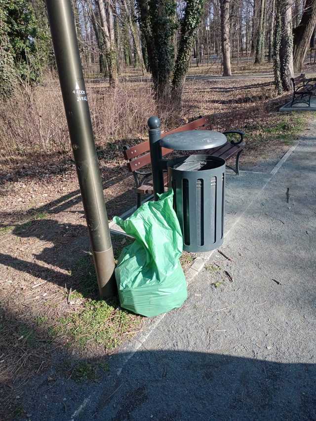 [FOTO] Miasto zaśmiecone po weekendzie. Tego nie zrobili obcy, tylko mieszkańcy Świdnicy.