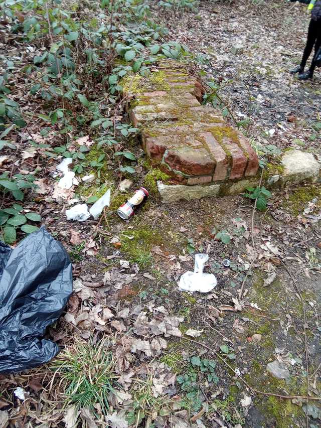 [FOTO] Miasto zaśmiecone po weekendzie. Tego nie zrobili obcy, tylko mieszkańcy Świdnicy.